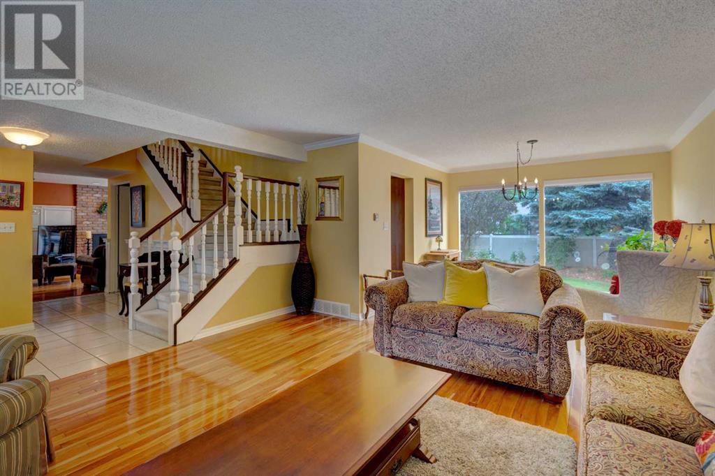 Single Family House for Sale in  Lake Moraine Place SE Lake Bonavista Calgary 