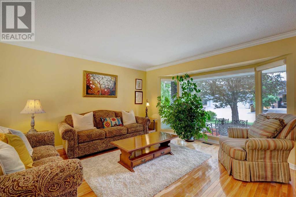 Single Family House for Sale in  Lake Moraine Place SE Lake Bonavista Calgary 