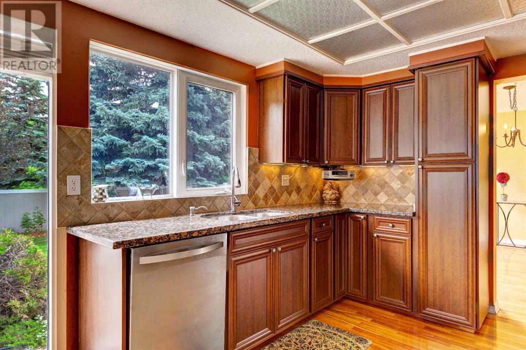 Single Family House for Sale in  Lake Moraine Place SE Lake Bonavista Calgary 