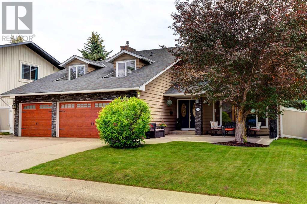 220 Lake Moraine Place SE, Calgary, Alberta