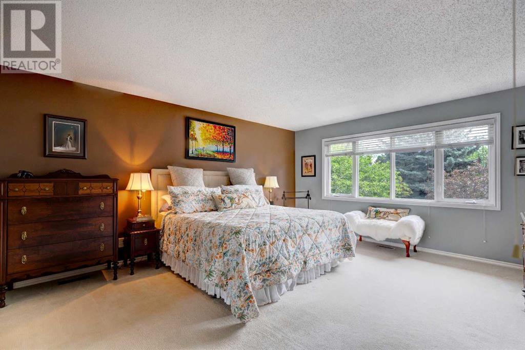 Single Family House for Sale in  Lake Moraine Place SE Lake Bonavista Calgary 