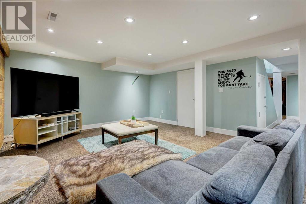 Single Family House for Sale in  Lake Moraine Place SE Lake Bonavista Calgary 