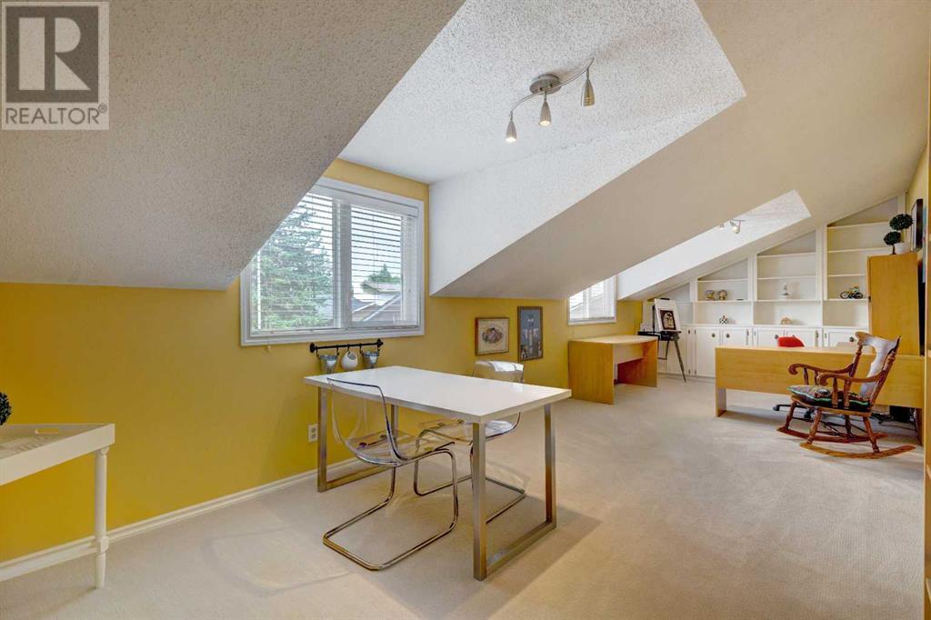 Single Family House for Sale in  Lake Moraine Place SE Lake Bonavista Calgary 