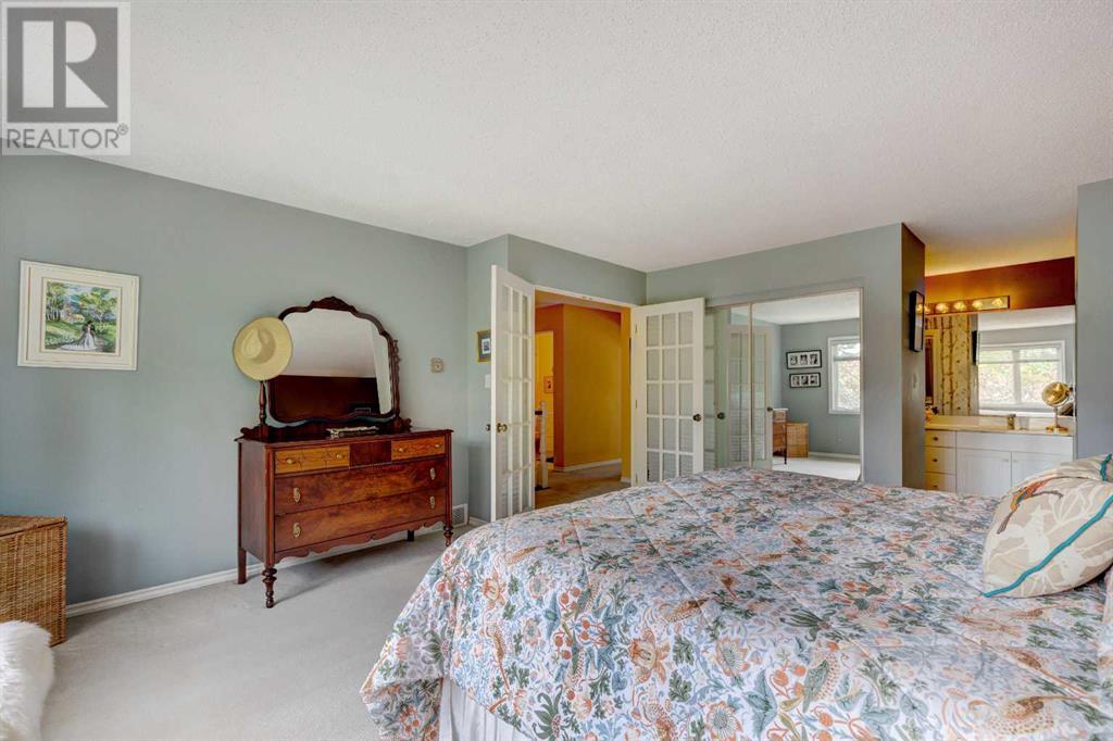 Single Family House for Sale in  Lake Moraine Place SE Lake Bonavista Calgary 