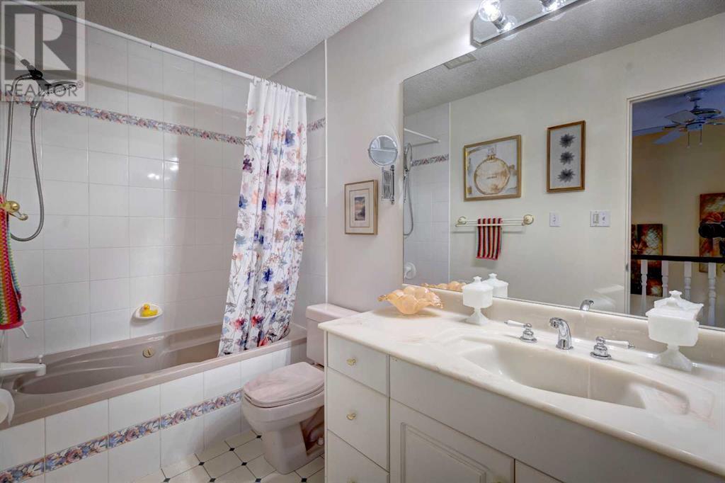 Single Family House for Sale in  Lake Moraine Place SE Lake Bonavista Calgary 