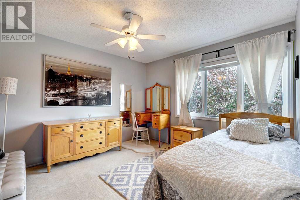Single Family House for Sale in  Lake Moraine Place SE Lake Bonavista Calgary 