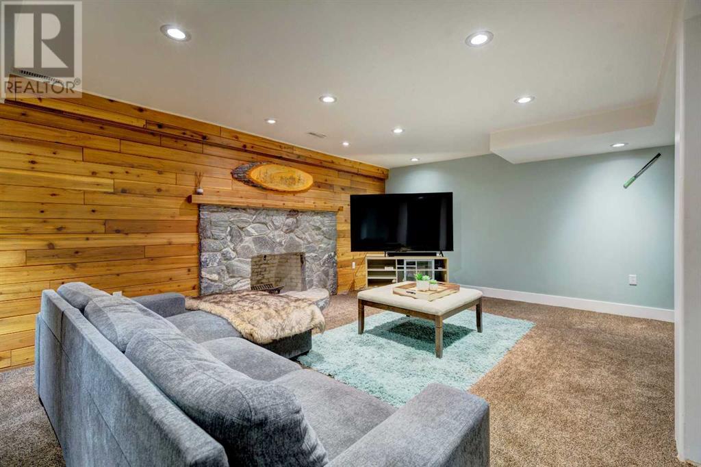 Single Family House for Sale in  Lake Moraine Place SE Lake Bonavista Calgary 