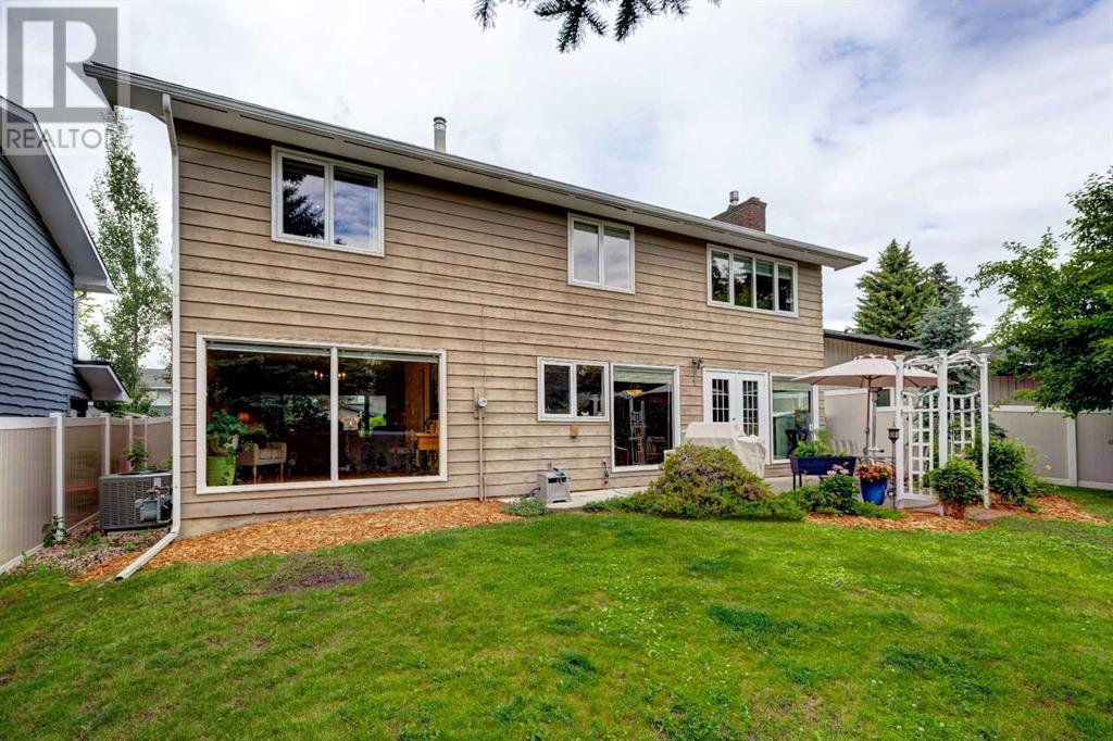Single Family House for Sale in  Lake Moraine Place SE Lake Bonavista Calgary 
