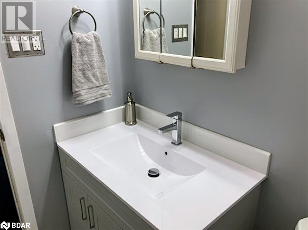 Photo 13 of 624 Bayview Drive, Midland ON