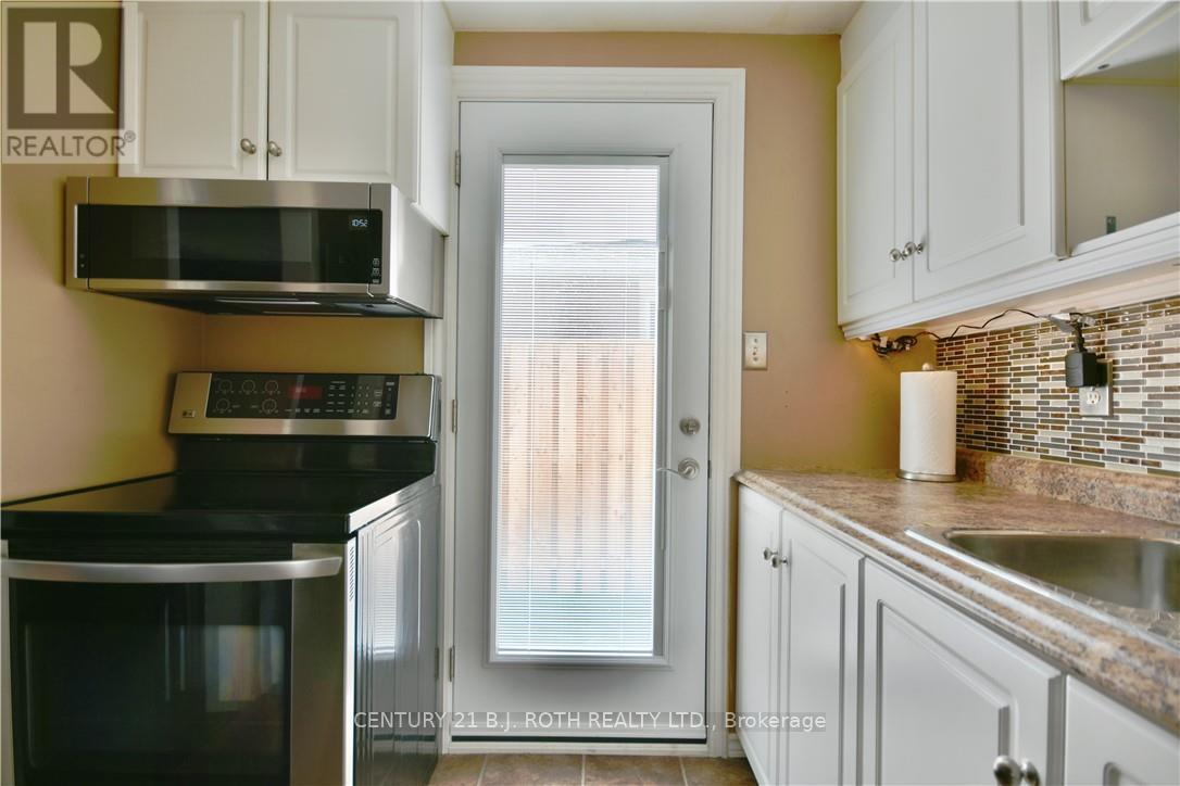 Photo 16 of 624 Bayview Drive, Midland ON