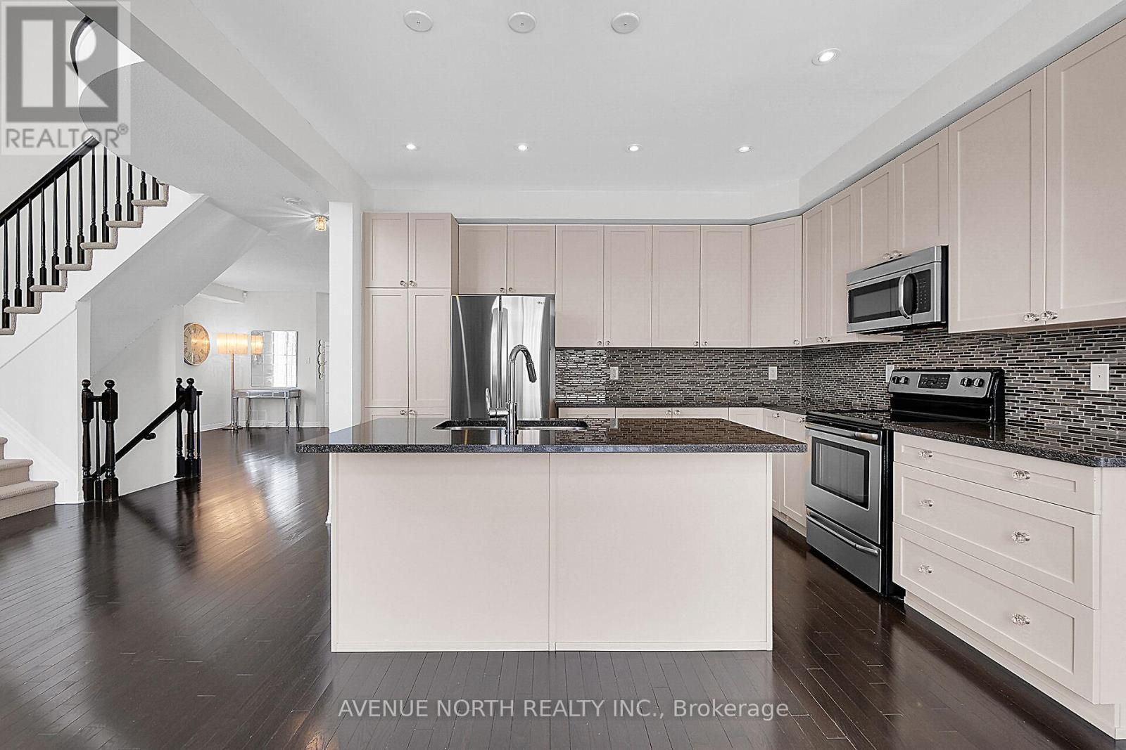 Photo 7 of 429 Dovehaven Street, Ottawa ON