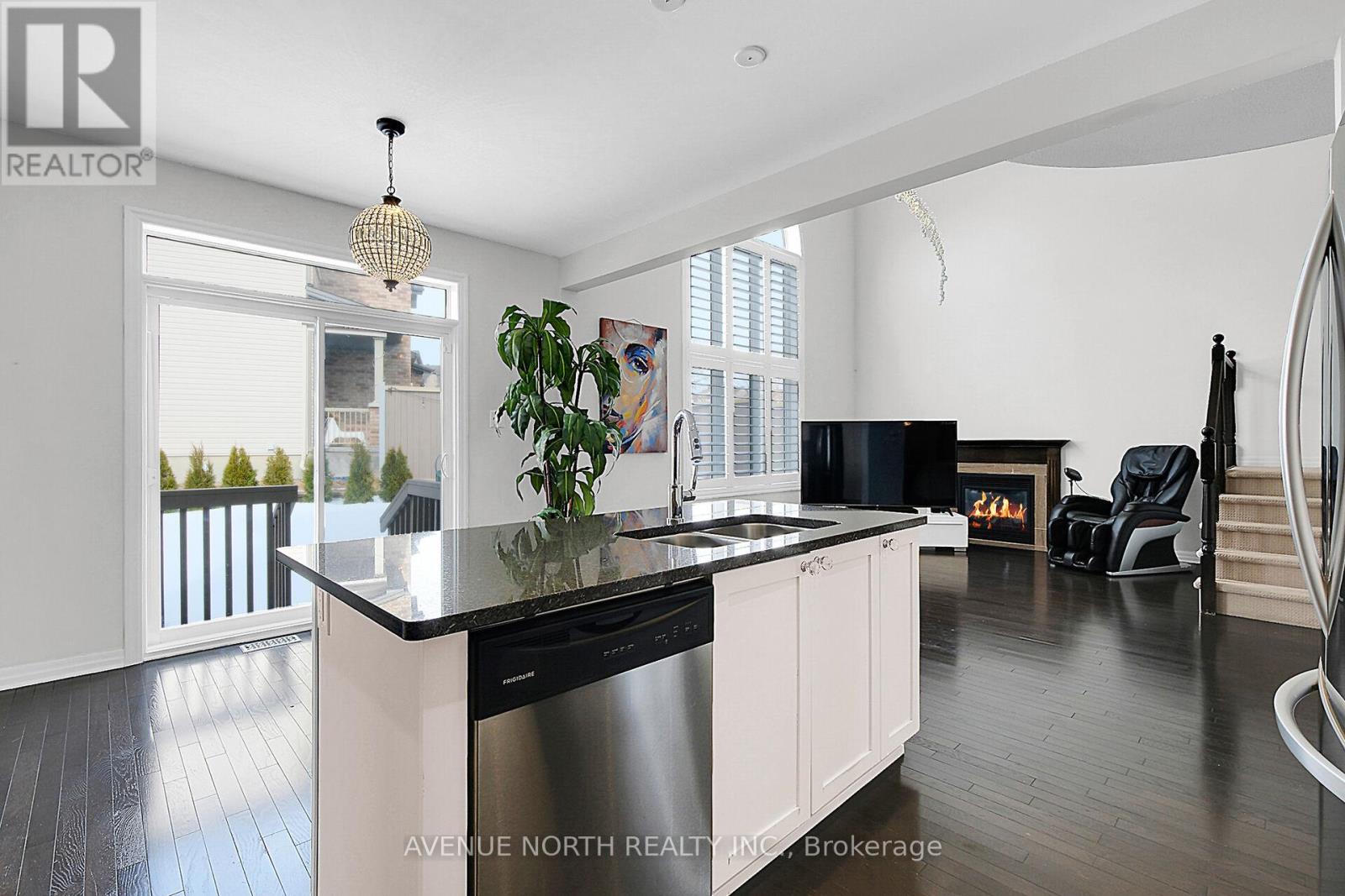 Photo 10 of 429 Dovehaven Street, Ottawa ON