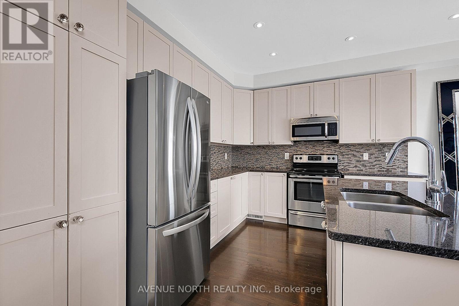 Photo 12 of 429 Dovehaven Street, Ottawa ON