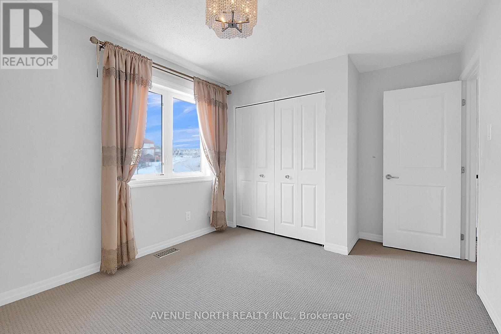 Photo 2 of 429 Dovehaven Street, Ottawa ON
