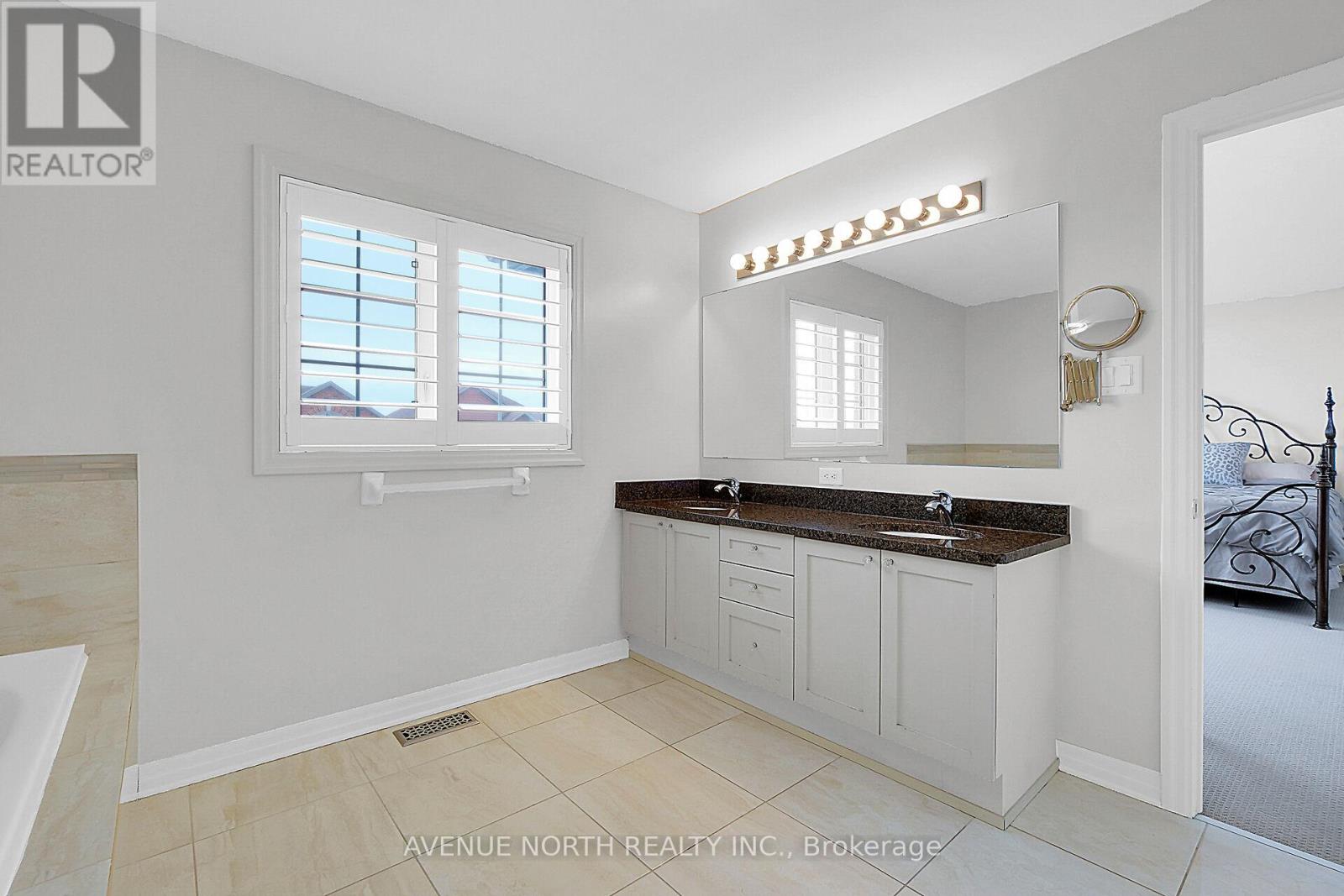 Photo 3 of 429 Dovehaven Street, Ottawa ON