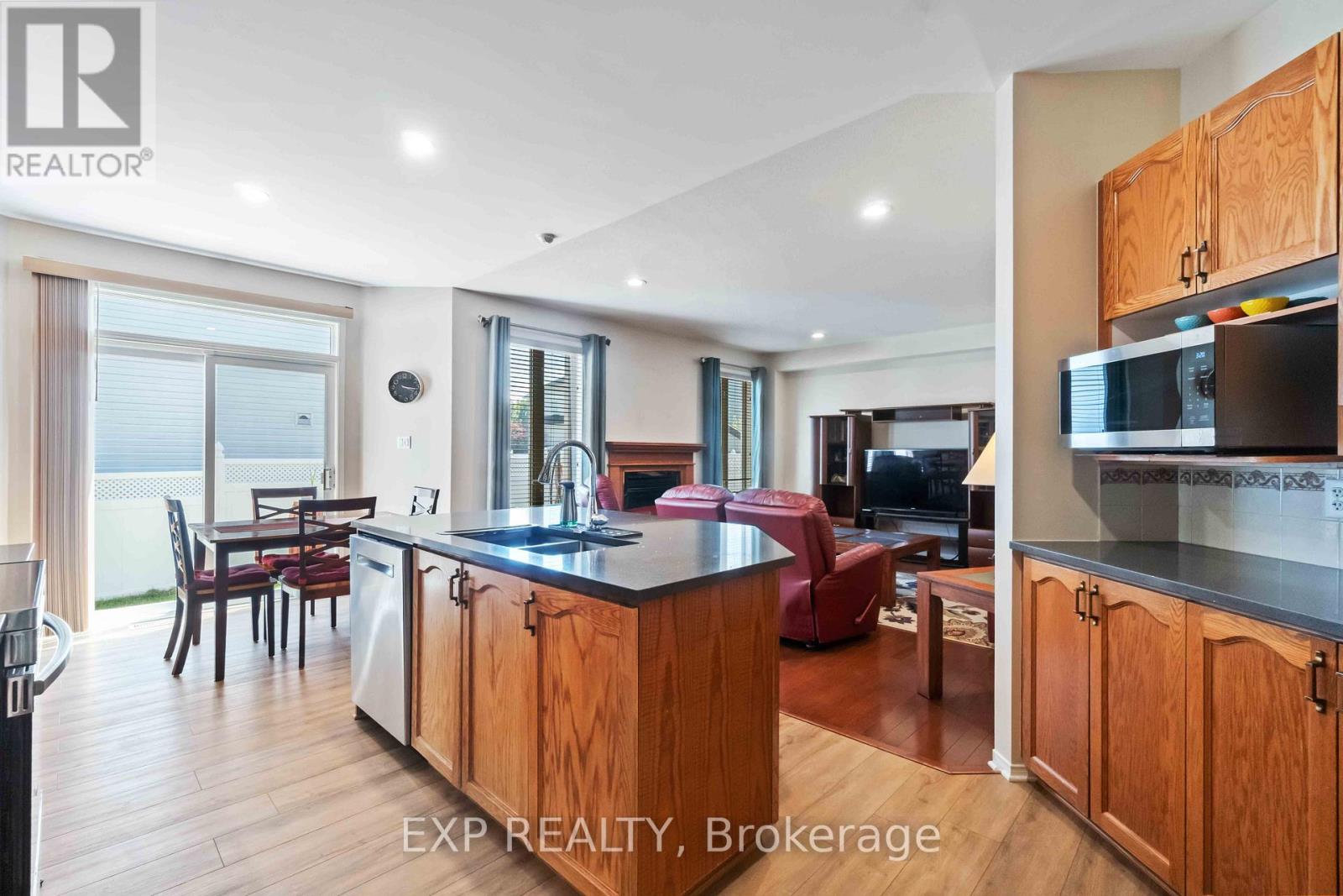 Photo 3 of 104 Yorkberry Gate, Ottawa ON