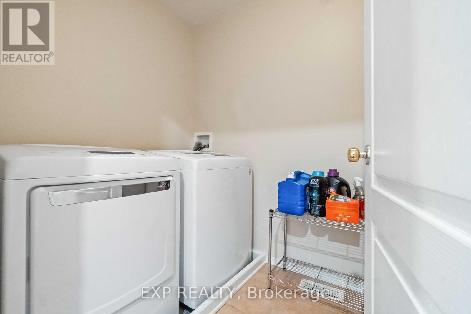 Photo 9 of 104 Yorkberry Gate, Ottawa ON