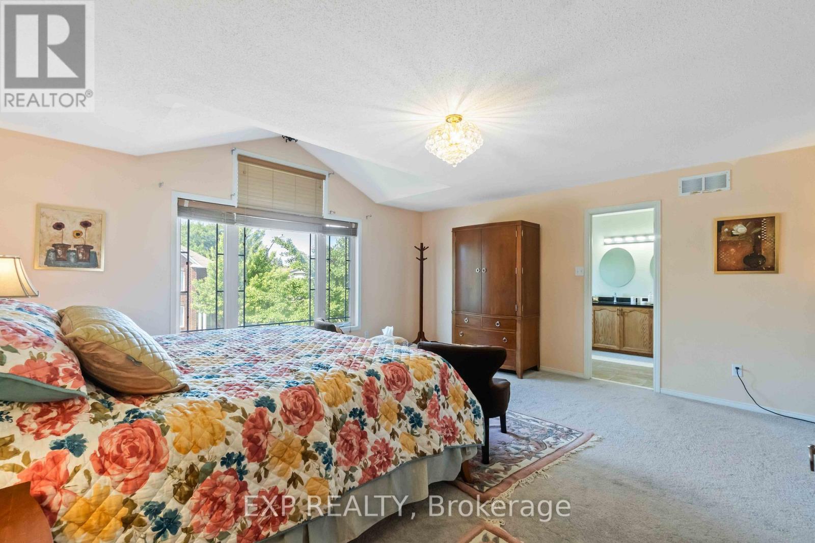 Photo 8 of 104 Yorkberry Gate, Ottawa ON