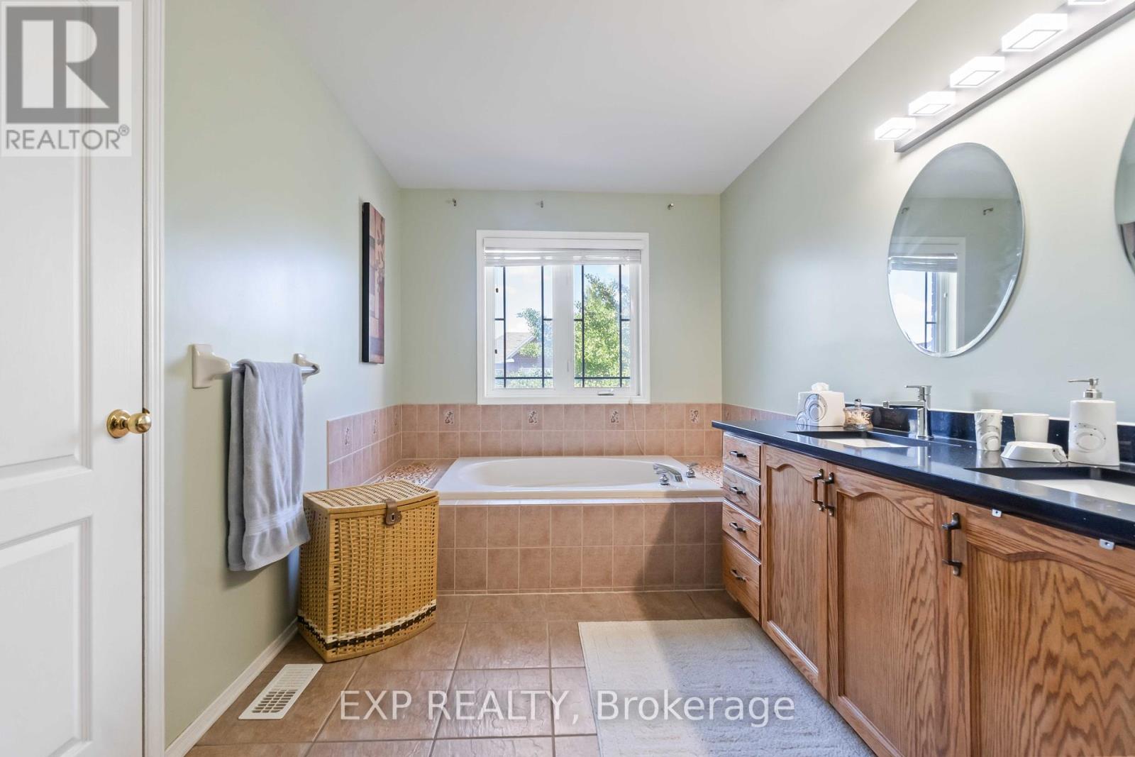 Photo 40 of 104 Yorkberry Gate, Ottawa ON