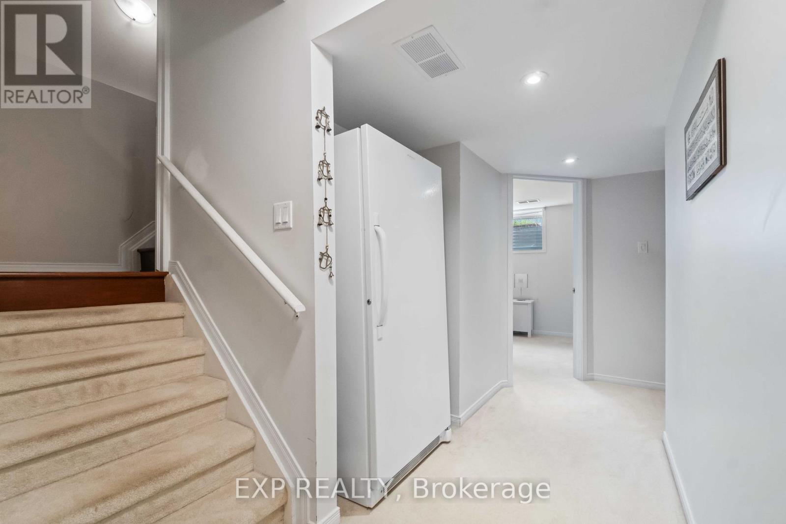 Photo 18 of 104 Yorkberry Gate, Ottawa ON