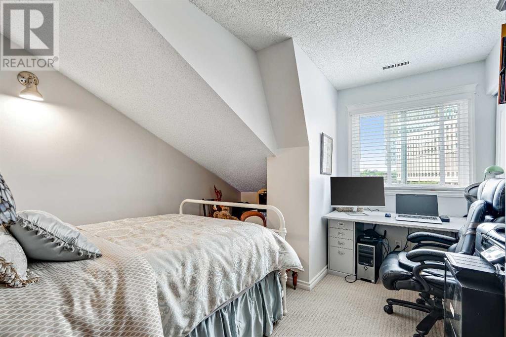 Single Family House for Sale in    Street NW St Andrews Heights Calgary 