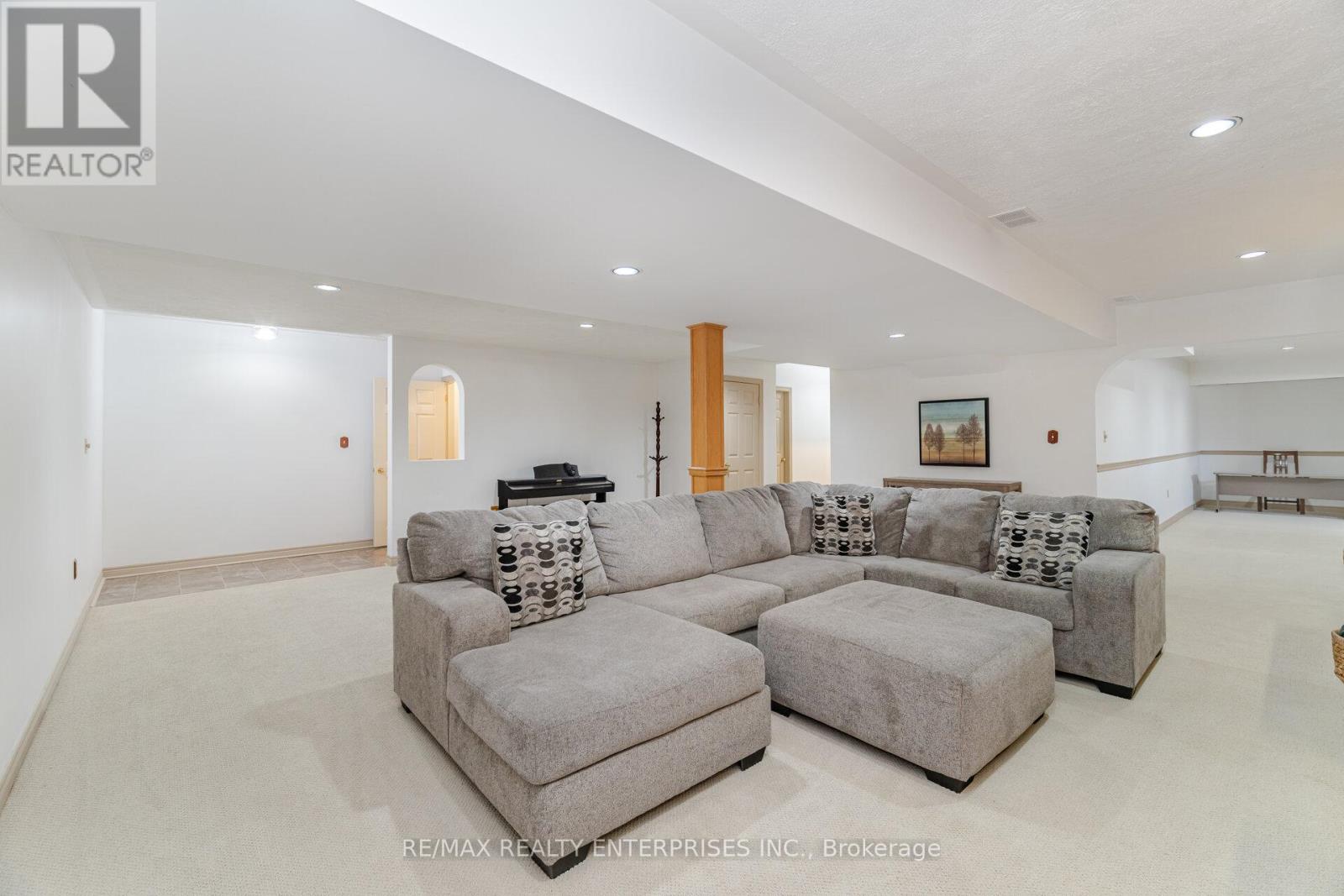 Photo 42 of 2 Stoney Brae Street, Brant ON