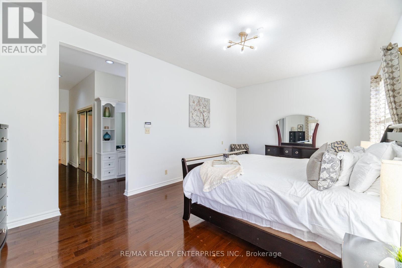 Photo 13 of 2 Stoney Brae Street, Brant ON