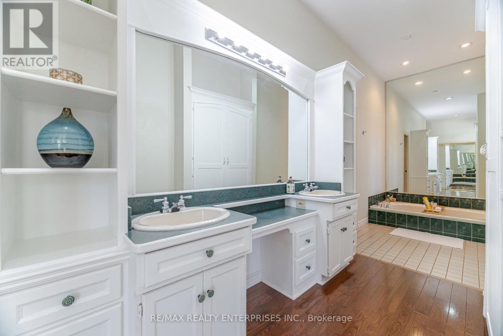 Photo 6 of 2 Stoney Brae Street, Brant ON