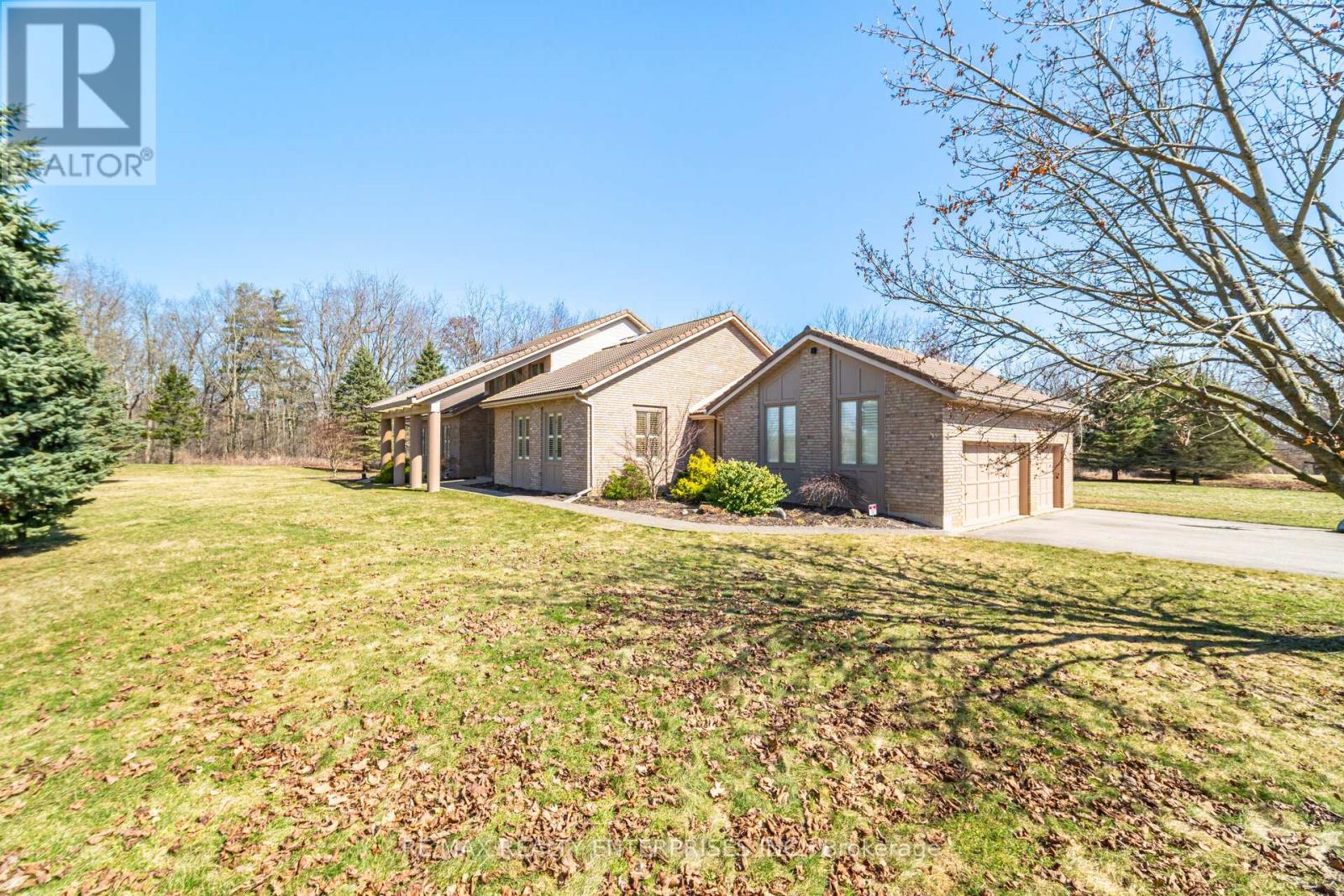 Photo 14 of 2 Stoney Brae Street, Brant ON