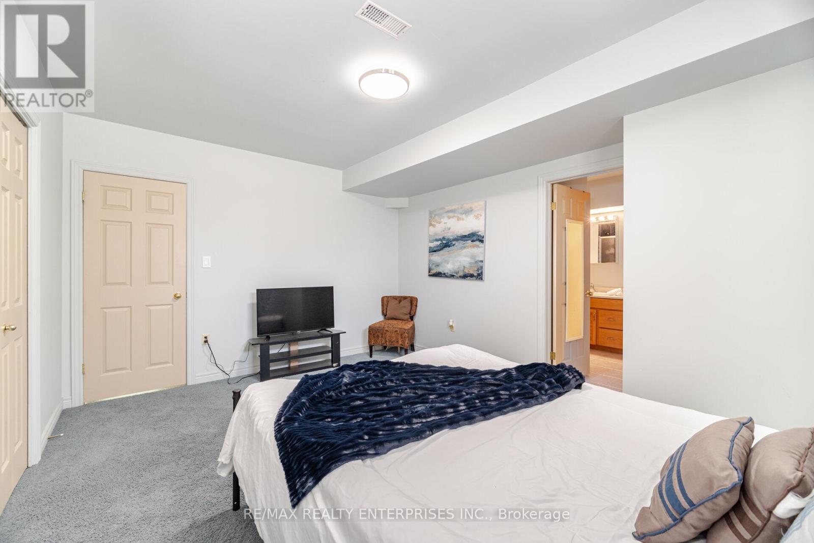 Photo 37 of 2 Stoney Brae Street, Brant ON