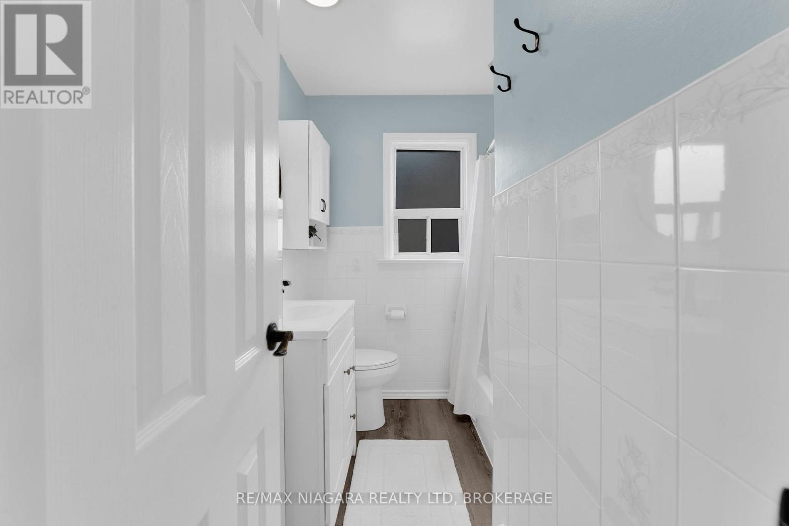 Photo 3 of 6140 Collins Drive, Niagara Falls ON