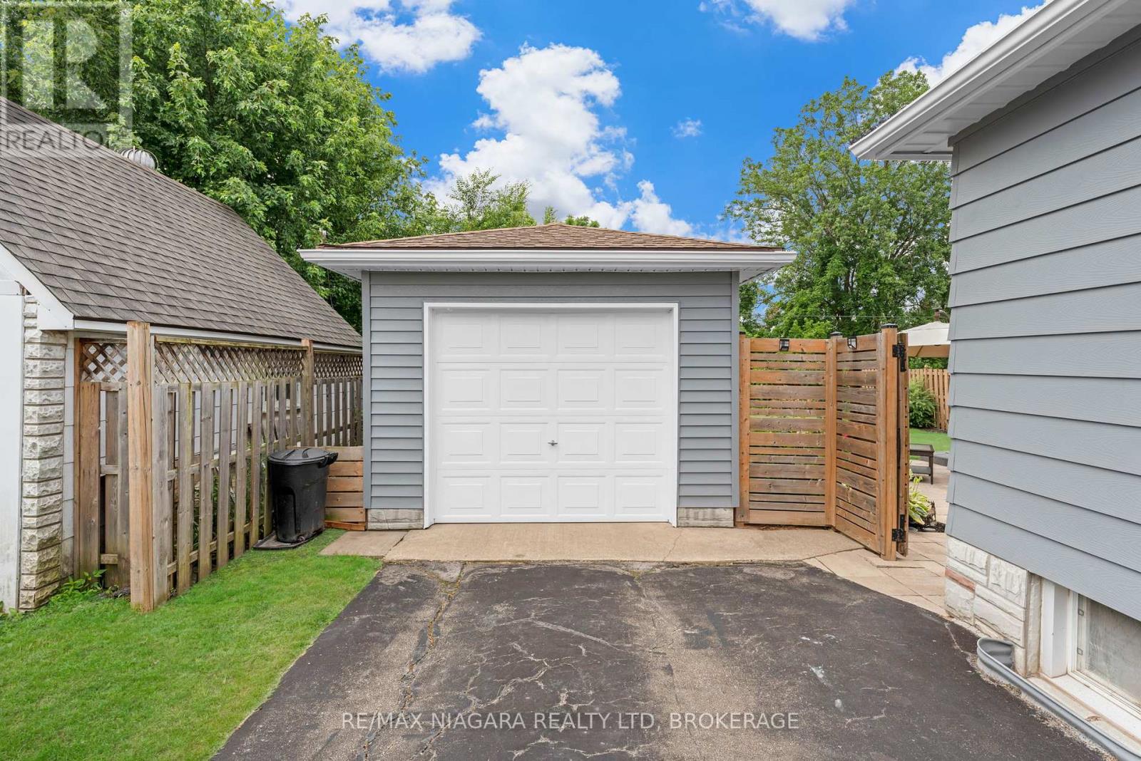 Photo 14 of 6140 Collins Drive, Niagara Falls ON