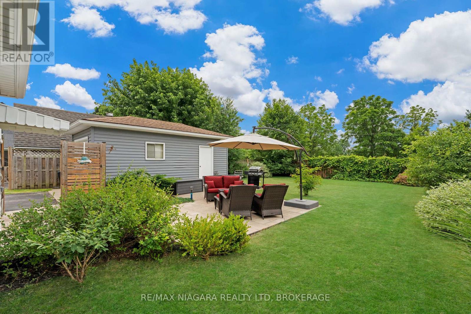 Photo 4 of 6140 Collins Drive, Niagara Falls ON