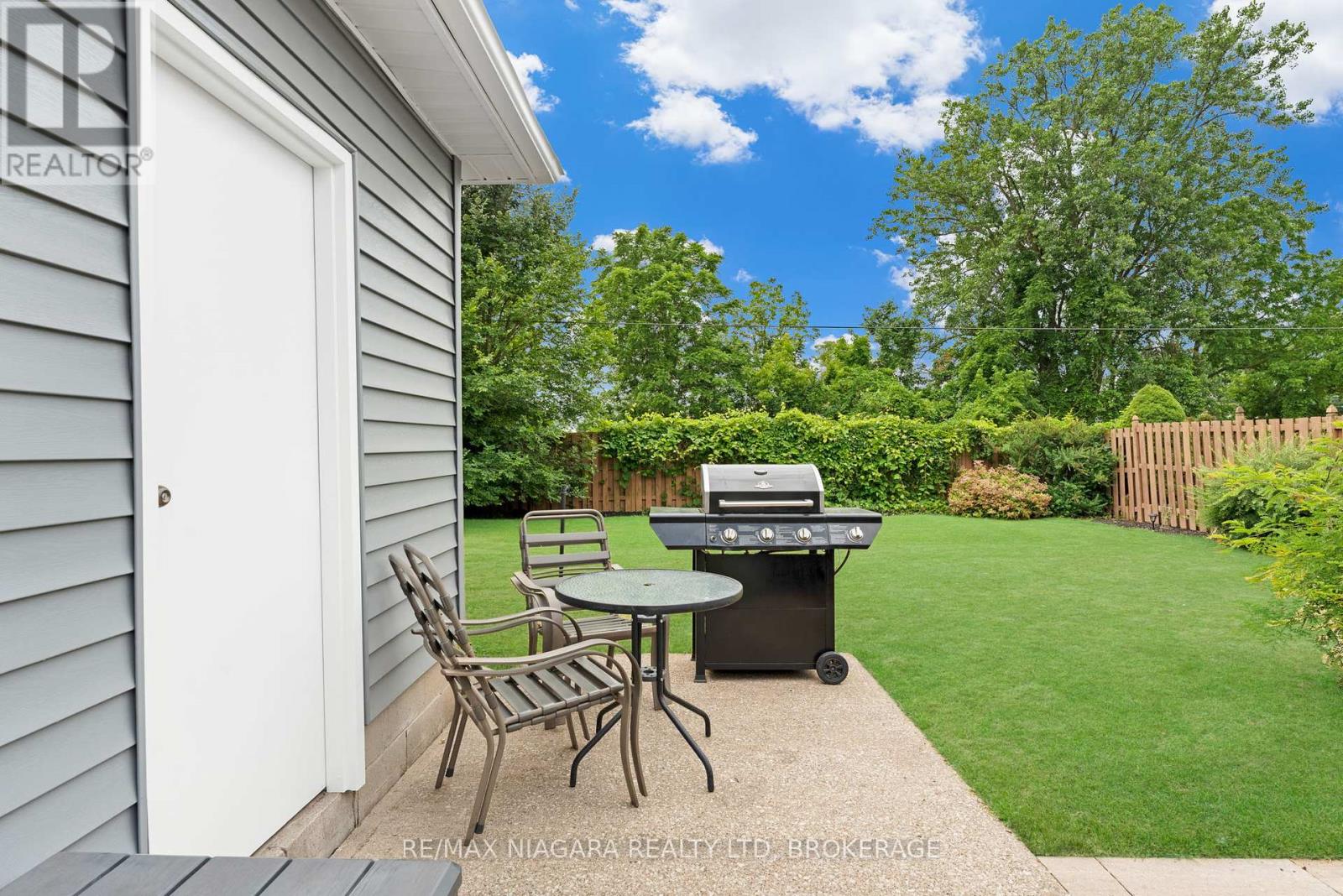 Photo 16 of 6140 Collins Drive, Niagara Falls ON