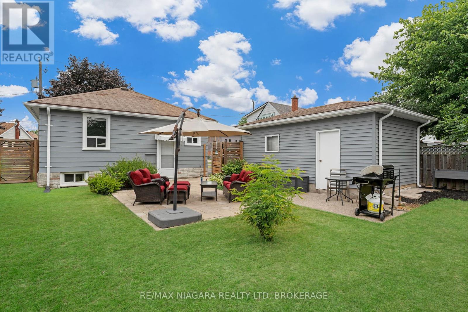 Photo 5 of 6140 Collins Drive, Niagara Falls ON
