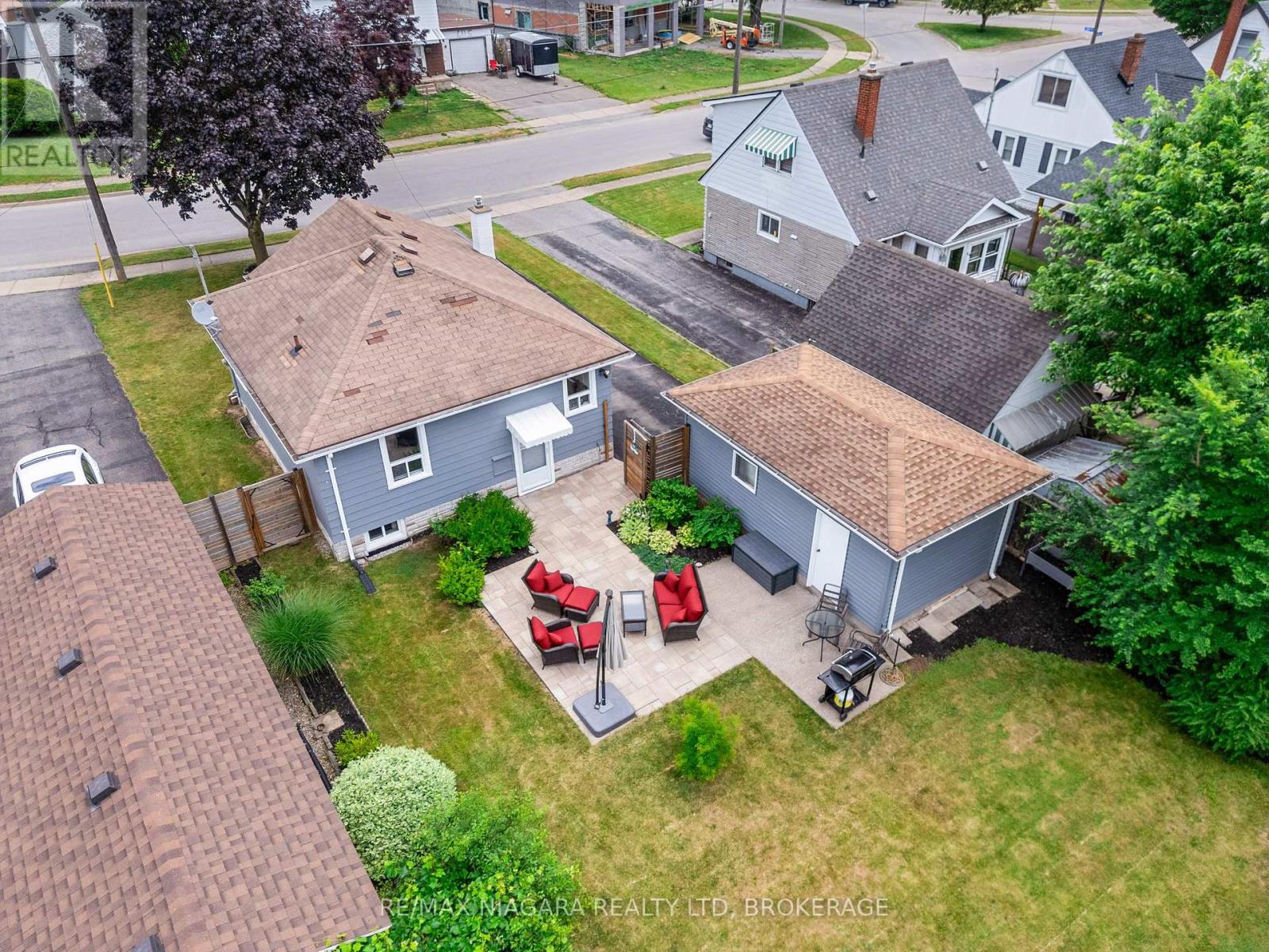 Photo 7 of 6140 Collins Drive, Niagara Falls ON