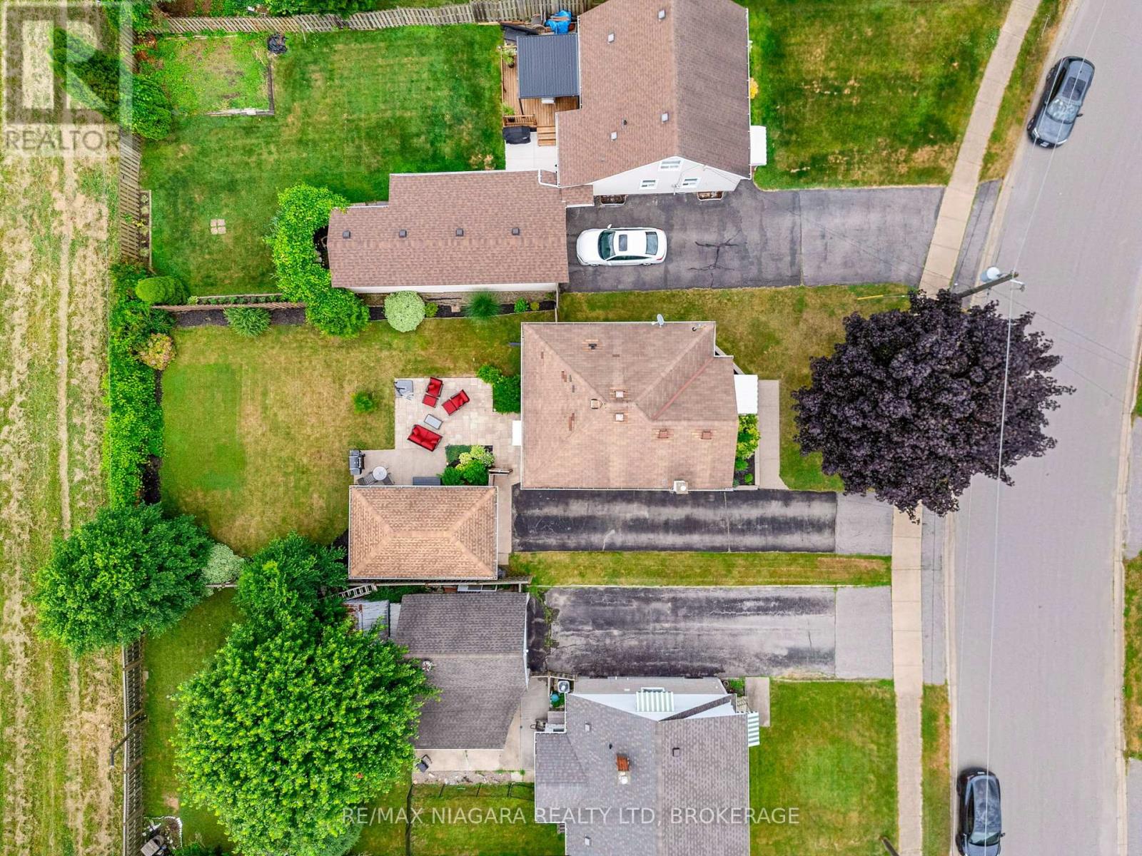 Photo 8 of 6140 Collins Drive, Niagara Falls ON