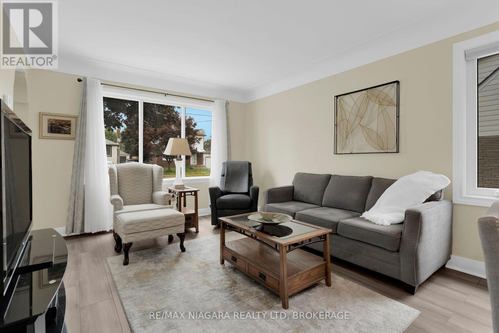 Photo 10 of 6140 Collins Drive, Niagara Falls ON