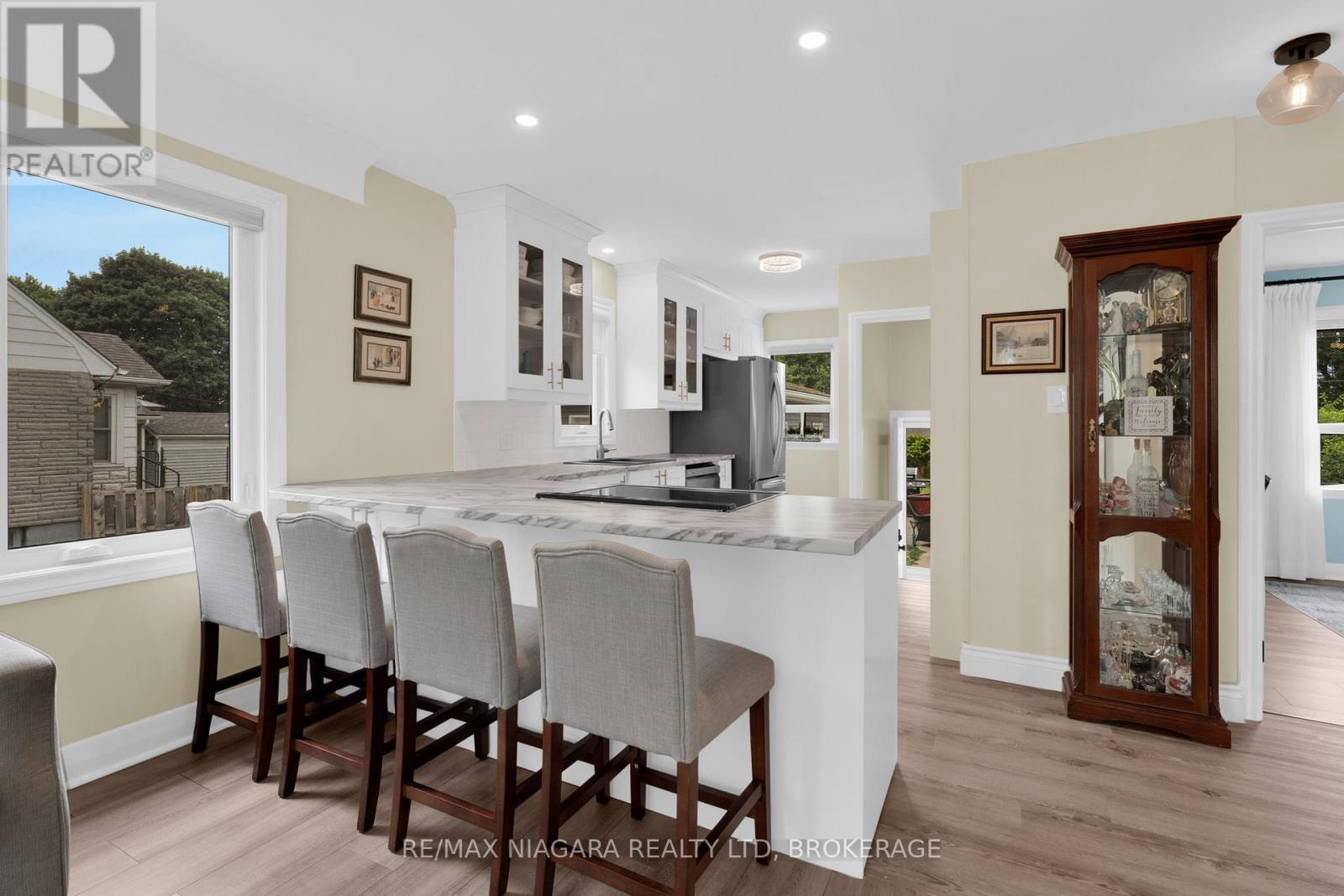 Photo 13 of 6140 Collins Drive, Niagara Falls ON
