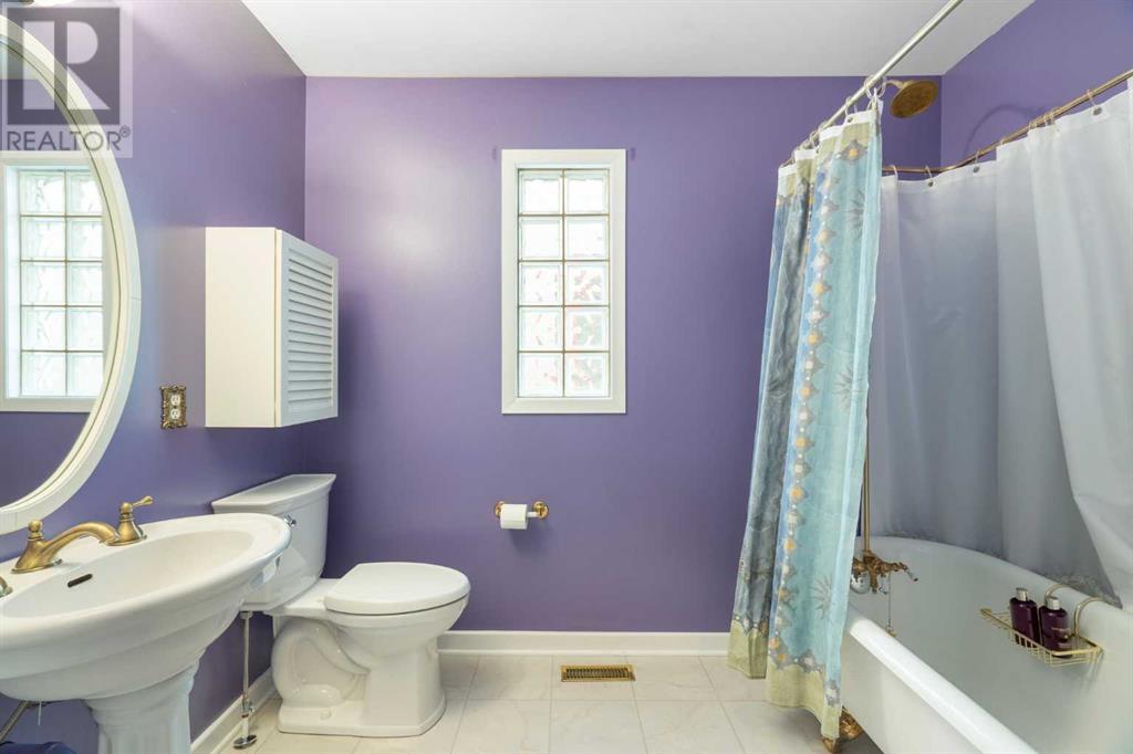 Single Family House for Sale in  Broadview Road NW Hillhurst Calgary 