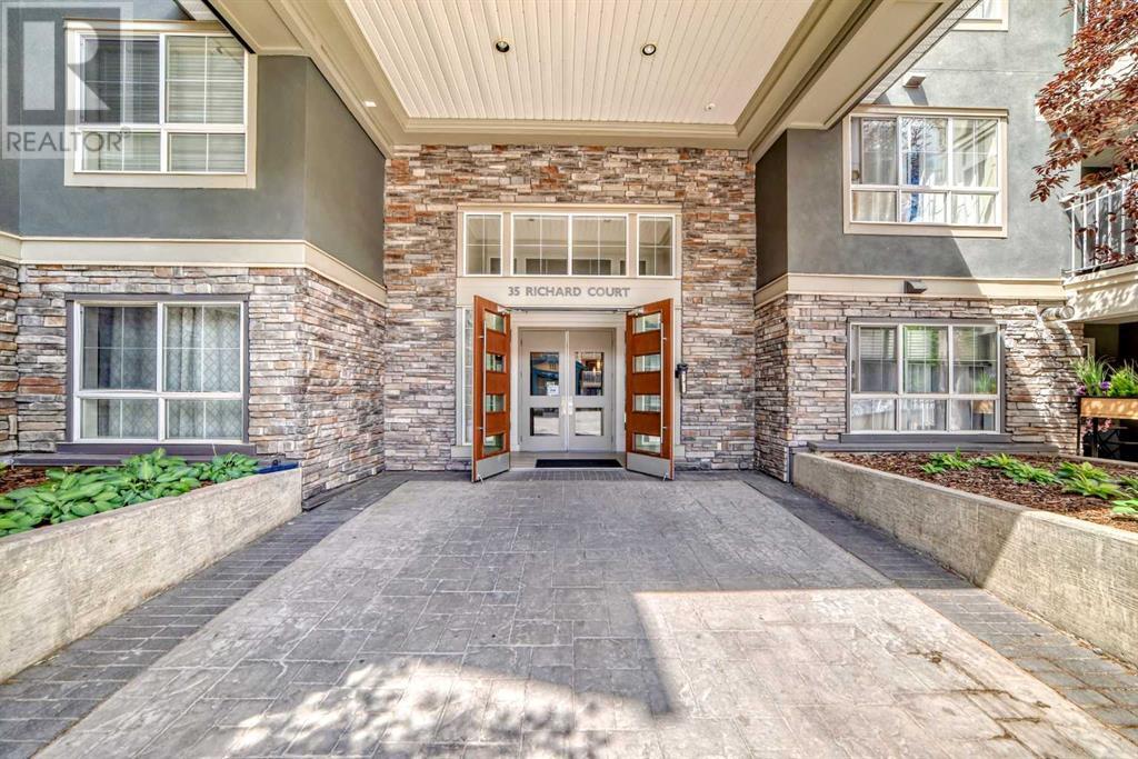 Single Family House for Sale in   Richard Court SW Lincoln Park Calgary 