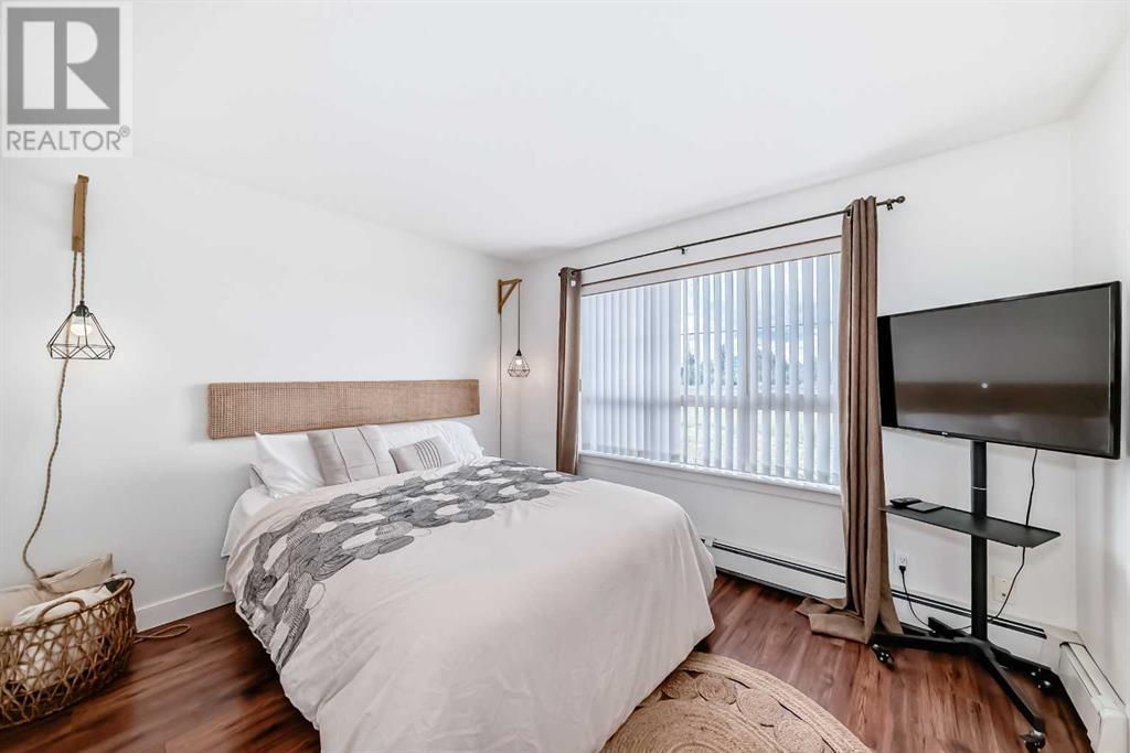 Single Family House for Sale in   Richard Court SW Lincoln Park Calgary 