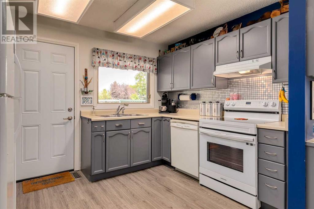 Single Family House Bungalow for Sale in  Dovely Park SE Dover Calgary 