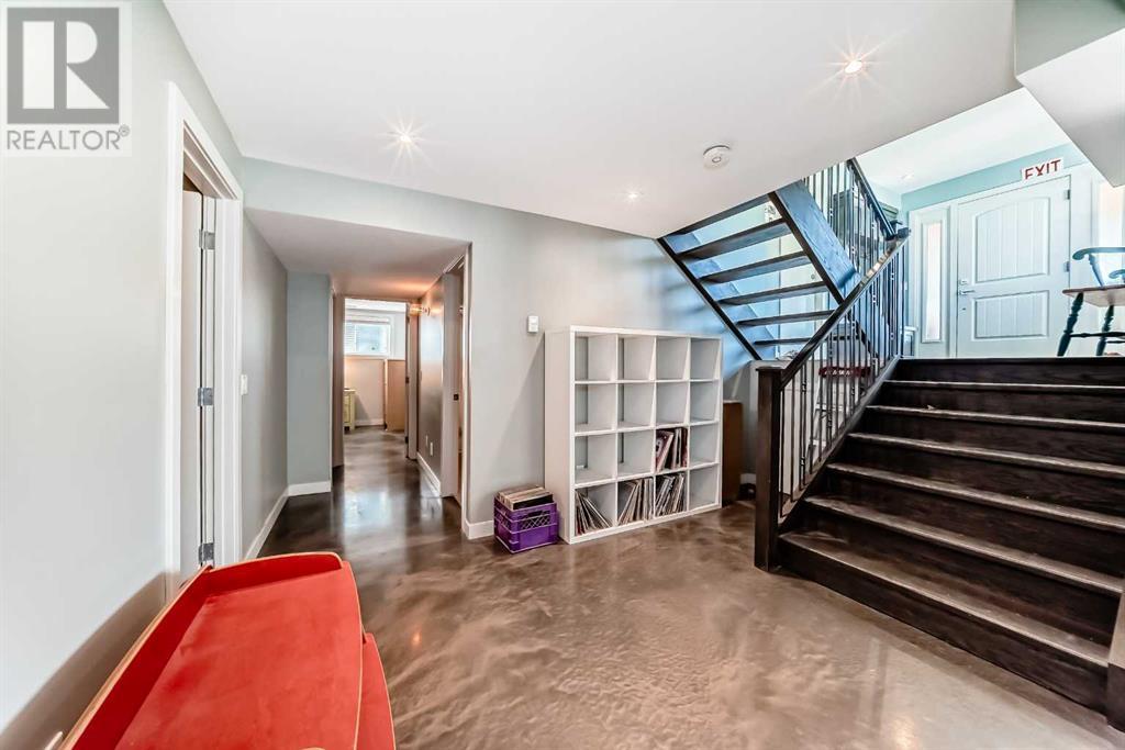 Single Family House 5 Level for Sale in  Varsity Drive NW Varsity Calgary 