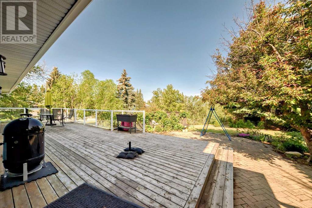 Single Family House 5 Level for Sale in  Varsity Drive NW Varsity Calgary 