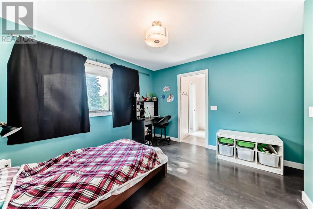 Single Family House 5 Level for Sale in  Varsity Drive NW Varsity Calgary 