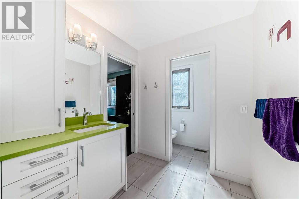 Single Family House 5 Level for Sale in  Varsity Drive NW Varsity Calgary 