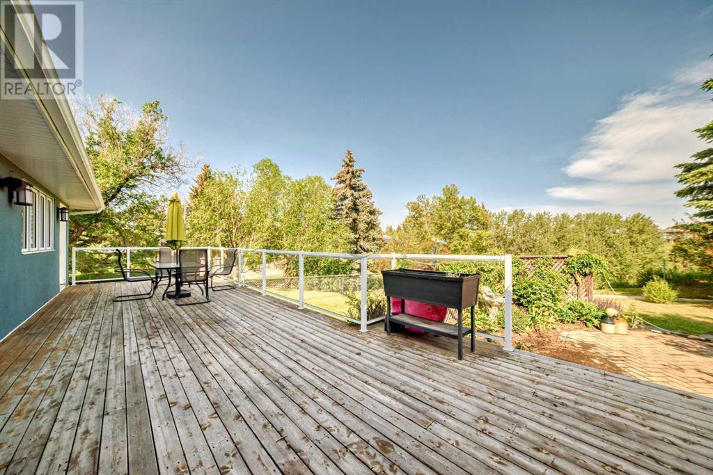 Single Family House 5 Level for Sale in  Varsity Drive NW Varsity Calgary 