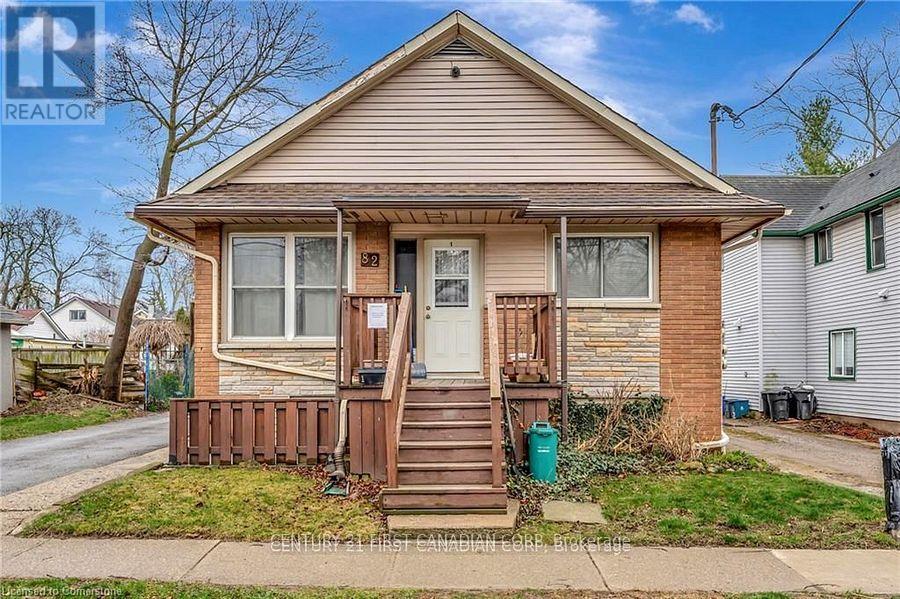 Photo 2 of 82 Albert Street, St Catharines ON