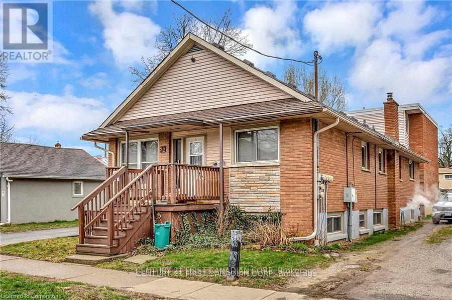 Photo 3 of 82 Albert Street, St Catharines ON